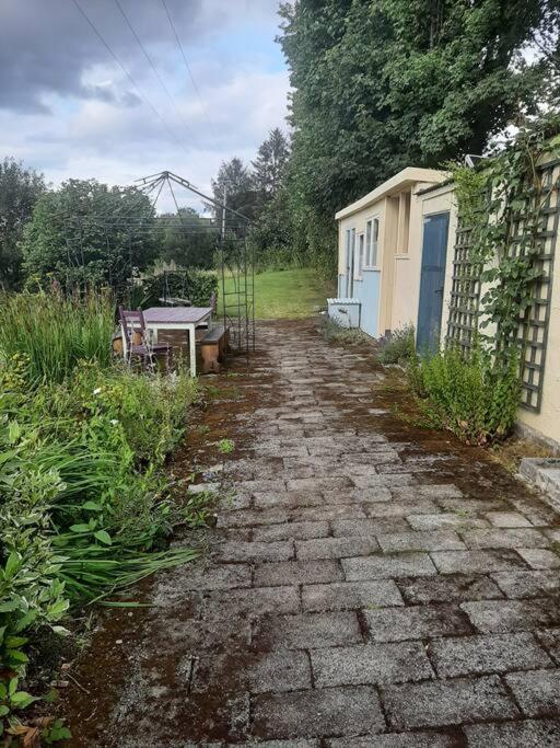 LlanybytherOff Grid Rosie Sheperd Hut And Summerhouse Plus 1 Acre At Tanyrallt公寓 外观 照片